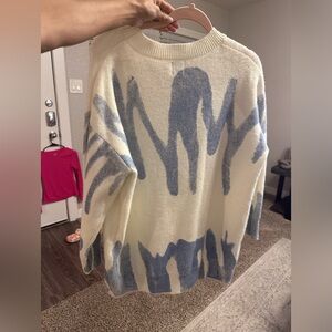 Princess Polly knit white and blue oversized jumper.